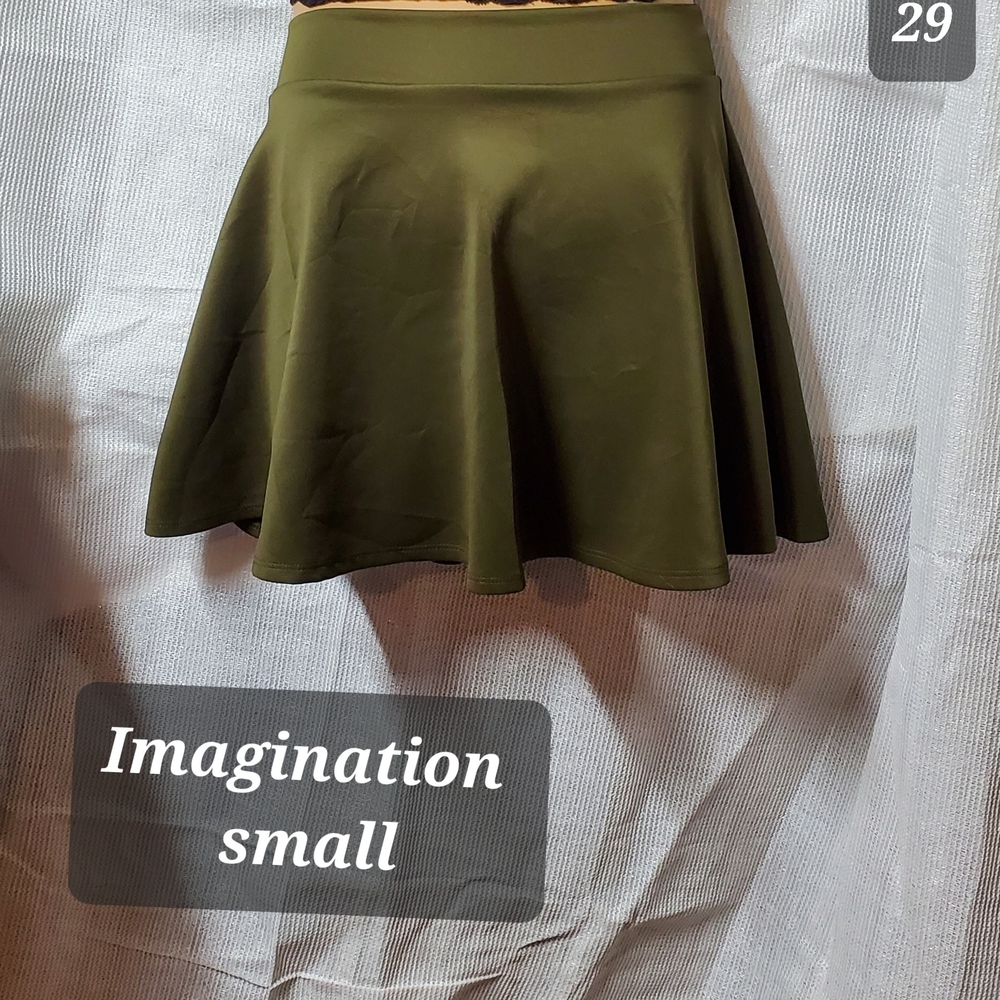 Green Mini Skater Skirt for Casual Wear